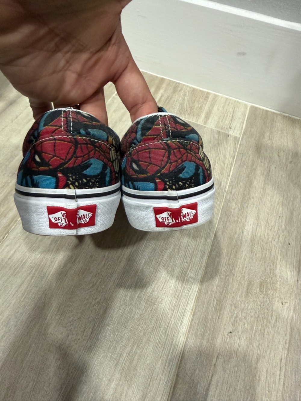 Vans Slip-On Sneakers with Spider-Man Comic Art - limited edition - Picture 3 of 6